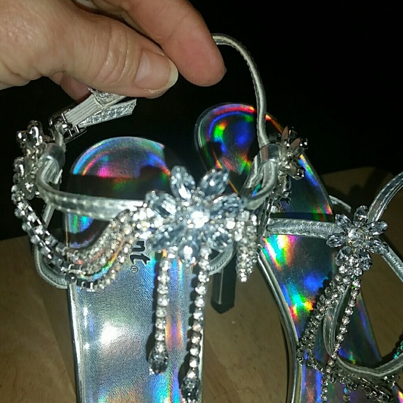 Silver sparkling shoes - Picture 2 of 4